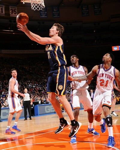 NEW YORK, NY - JANUARY 2: Mike Dunleavy #17 of the Indiana Pacers shoots against the New York Knicks during a game on January 2, 2011 at Madison Square Garden in New York City.  <br /><br /><span class="help">(Photo by David Dow/NBAE via Getty Images)</span>
