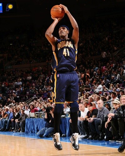 NEW YORK, NY - JANUARY 2: James Posey #41 of the Indiana Pacers shoots against the New York Knicks during a game on January 2, 2011 at Madison Square Garden in New York City.  <br /><br /><span class="help">(Photo by David Dow/NBAE via Getty Images)</span>