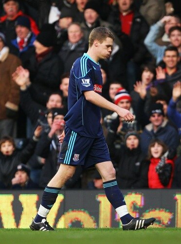 LONDON, ENGLAND - JANUARY 22: Ryan Shawcross of Stoke City leaves the field after being shown the red card during the Barclays Premier League match between Fulham and Stoke City at Craven Cottage on January 22, 2011 in London, England.  <br /><br /><span class="help">(Photo by Clive Rose/Getty Images)</span>