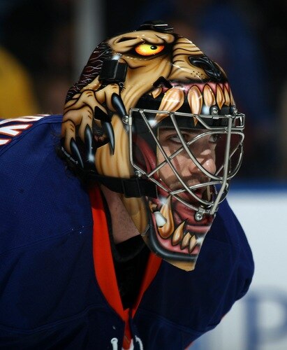 UNIONDALE, NY - FEBRUARY 26: Al Montoya #35 of the New York Islanders tends net against the Washington Capitals at the Nassau Coliseum on February 26, 2011 in Uniondale, New York.  <br /><br /><span class="help">(Photo by Bruce Bennett/Getty Images)</span>