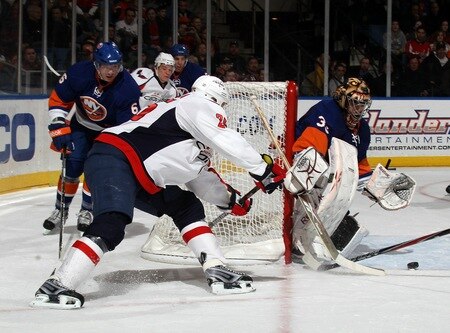 UNIONDALE, NY - FEBRUARY 26: Jason Chimera #25 of the Washington Capitals misses the wraparound attempt against Al Montoya #35 of the New York Islanders at the Nassau Coliseum on February 26, 2011 in Uniondale, New York.  <br /><br /><span class="help">(Photo by Bruce Bennett/Getty Images)</span>