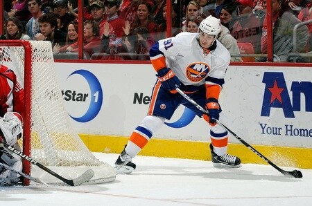 WASHINGTON, DC - MARCH 01:  John Tavares #91 of the New York Islanders handles the puck behind the net against the Washington Capitals at the Verizon Center on March 1, 2011 in Washington, DC.  <br /><br /><span class="help">(Photo by Greg Fiume/Getty Images)</span>