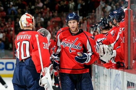 WASHINGTON, DC - MARCH 01:  Brooks Laich #21 of the Washington Capitals celebrates with teammates after scoring in the third period against the New York Islanders at the Verizon Center on March 1, 2011 in Washington, DC.  <br /><br /><span class="help">(Photo by Greg Fiume/Getty Images)</span>