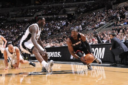 SAN ANTONIO, TX - MARCH 4:  Dwyane Wade #3 of the Miami Heat drives against DeJuan Blair #45 of the San Antonio Spurs at AT&T Center on March 4, 2011 in San Antonio, Texas. <br /><br /><span class="help">(Photos by D. Clarke Evans/NBAE via Getty Images)</span>