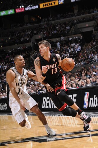 SAN ANTONIO, TX - MARCH 4:  Mike Miller #13 of the Miami Heat drives against Gary Neal #14 of the San Antonio Spurs at AT&T Center on March 4, 2011 in San Antonio, Texas. <br /><br /><span class="help">(Photos by D. Clarke Evans/NBAE via Getty Images)</span>