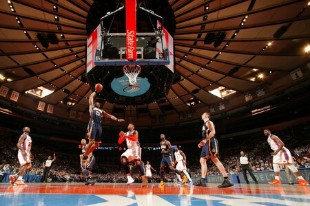 NEW YORK, NY - MARCH 13: Brandon Rush #25 of the Indiana Pacers dunks over Carmelo Anthony #7 of the New York Knicks on March 13, 2011 at Madison Square Garden in New York City.  <br /><br /><span class="help">(Photo by Nathaniel S. Butler/NBAE via Getty Images)</span>
