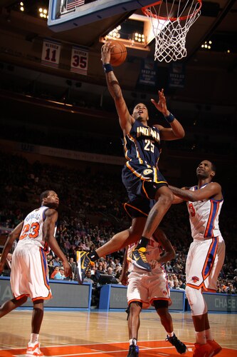 NEW YORK, NY - MARCH 13: Brandon Rush #25 of the Indiana Pacers shoots over Shawne Williams #3 of the New York Knicks on March 13, 2011 at Madison Square Garden in New York City.  <br /><br /><span class="help">(Photo by Nathaniel S. Butler/NBAE via Getty Images)</span>