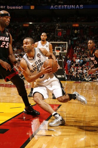 MIAMI - MARCH 14: Tony Parker #9 of the San Antonio Spurs drives against Erick Dampier #25 of the Miami Heat on March 14, 2011 at American Airlines Arena in Miami, Florida. <br /><br /><span class="help">(Photo by Issac Baldizon/NBAE via Getty Images)</span>