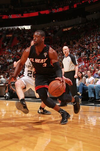 MIAMI - MARCH 14:  Dwyane Wade #3 of the Miami Heat drives against the San Antonio Spurs on March 14, 2011 at American Airlines Arena in Miami, Florida. <br /><br /><span class="help">(Photo by Victor Baldizon/NBAE via Getty Images)</span>