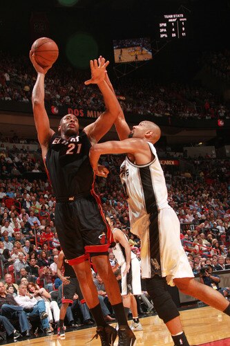 MIAMI - MARCH 14:  Jamaal Magloire #21 of the Miami Heat shoots against Tim Duncan #21 of the San Antonio Spurs on March 14, 2011 at American Airlines Arena in Miami, Florida. <br /><br /><span class="help">(Photo by Victor Baldizon/NBAE via Getty Images)</span>