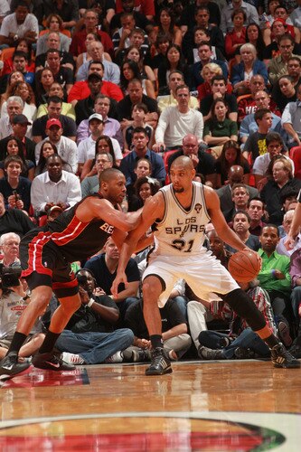 MIAMI - MARCH 14:  Tim Duncan #21 of the San Antonio Spurs in action against Jamaal Magloire #21 of the Miami Heat on March 14, 2011 at American Airlines Arena in Miami, Florida. <br /><br /><span class="help">(Photo by Victor Baldizon/NBAE via Getty Images)</span>