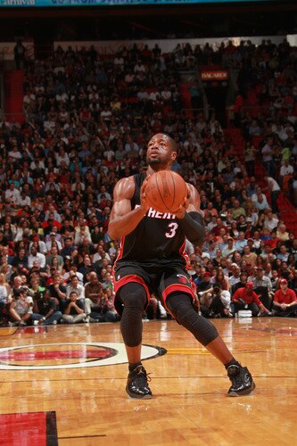 MIAMI - MARCH 14:  Dwyane Wade #3 of the Miami Heat moves shoots against the San Antonio Spurs on March 14, 2011 at American Airlines Arena in Miami, Florida. <br /><br /><span class="help">(Photo by Victor Baldizon/NBAE via Getty Images)</span>