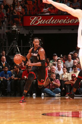 MIAMI - MARCH 14:  Chris Bosh #1 of the Miami Heat moves the ball against the San Antonio Spurs on March 14, 2011 at American Airlines Arena in Miami, Florida. <br /><br /><span class="help">(Photo by Victor Baldizon/NBAE via Getty Images)</span>