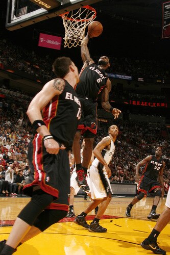 MIAMI - MARCH 14: LeBron James #6 of the Miami Heat dunks against the San Antonio Spurs on March 14, 2011 at American Airlines Arena in Miami, Florida. <br /><br /><span class="help">(Photo by Issac Baldizon/NBAE via Getty Images)</span>