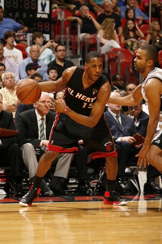 MIAMI - MARCH 14: Mario Chalmers #15 of the Miami Heat in action  against Tony Parker #9 of the San Antonio Spurs on March 14, 2011 at American Airlines Arena in Miami, Florida. <br /><br /><span class="help">(Photo by Issac Baldizon/NBAE via Getty Images)</span>