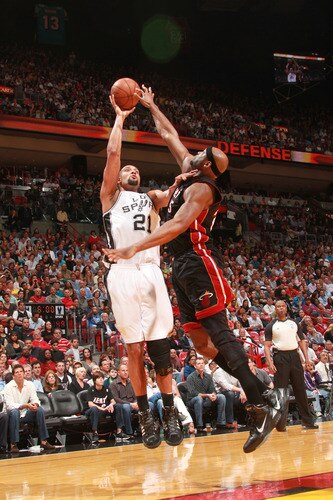 MIAMI - MARCH 14:  Tim Duncan #21 of the San Antonio Spurs in action against Erick Dampier #25 of the Miami Heat on March 14, 2011 at American Airlines Arena in Miami, Florida. <br /><br /><span class="help">(Photo by Victor Baldizon/NBAE via Getty Images)</span>