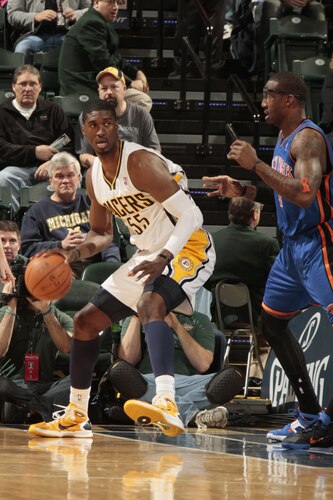 INDIANAPOLIS, IN - MARCH 15:   Roy Hibbert #55 of the Indiana Pacers posts up against Amar'e Stoudemire #1 of the New York Knicks on March 15, 2011 at Conseco Fieldhouse in Indianapolis, Indiana.  <br /><br /><span class="help">(Photo by Ron Hoskins/NBAE via Getty Images)</span>