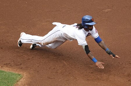 NEW YORK, NY - JULY 02:  Jose Reyes #7 of the New York Mets dives safely back to first base after getting caught in a rundown against the New York Yankees during their game on July 2, 2011 at Citi Field in the Flushing neighborhood of the Queens borough of New York City.  <br /><br /><span class="help">(Photo by Al Bello/Getty Images)</span>