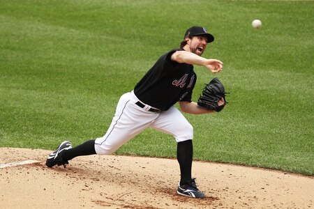 NEW YORK, NY - JULY 03:  R.A. Dickey #43 of the New York Mets pitches against the New York Yankees during their game on July 3, 2011 at Citi Field in the Flushing neighborhood of the Queens borough of New York City.  <br /><br /><span class="help">(Photo by Al Bello/Getty Images)</span>