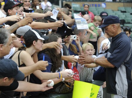 CHICAGO, IL - AUGUST 01: Baseball Hall of Famer Reggie Jackson signs autographs before the Chicago White Sox and New York Yankees game on August 1, 2011 at U.S. Cellular Field in Chicago, Illinois.  <br /><br /><span class="help">(Photo by David Banks/Getty Images)</span>