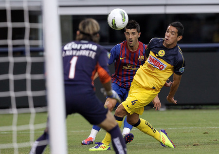 ARLINGTON, TX - AUGUST 06: (L-R) Forward David Villa #7 of FC Barcelona takes a shot against Oscar Rojas #4 of Club America at Cowboys Stadium on August 6, 2011 in Arlington, Texas. <br /><br /><span class="help">(Photo by Ronald Martinez/Getty Images)</span>