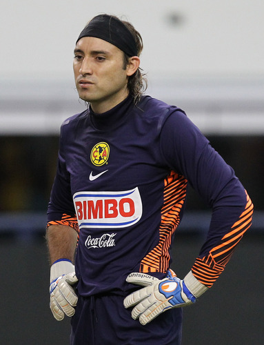 ARLINGTON, TX - AUGUST 06: Goalkeeper Armando Navarrete #1 of Club America reacts after giving up a goal against FC Barcelona at Cowboys Stadium on August 6, 2011 in Arlington, Texas. <br /><br /><span class="help">(Photo by Ronald Martinez/Getty Images)</span>