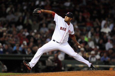 BOSTON, MA - SEPTEMBER 1:  Felix Doubront #61 of the Boston Red Sox throws a pitch in the eighth inning against the New York Yankees at Fenway Park on September 1, 2011 in Boston, Massachusetts. <br /><br /><span class="help">(Photo by Darren McCollester/Getty Images)</span>