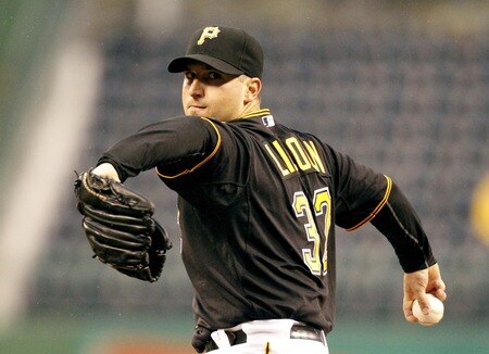 PITTSBURGH, PA - SEPTEMBER 06:  Brad Lincoln #32 of the Pittsburgh Pirates pitches against the Houston Astros during the game on September 6, 2011 at PNC Park in Pittsburgh, Pennsylvania.  <br /><br /><span class="help">(Photo by Justin K. Aller/Getty Images)</span>