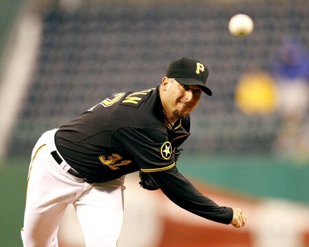 PITTSBURGH, PA - SEPTEMBER 06:  Brad Lincoln #32 of the Pittsburgh Pirates pitches against the Houston Astros during the game on September 6, 2011 at PNC Park in Pittsburgh, Pennsylvania.  <br /><br /><span class="help">(Photo by Justin K. Aller/Getty Images)</span>