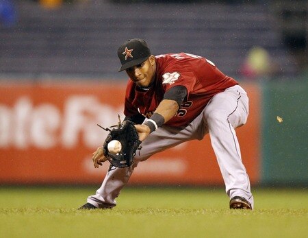 PITTSBURGH, PA - SEPTEMBER 06:  Jimmy Paredes #38 of the Houston Astros fields a ground ball against the Pittsburgh Pirates during the game on September 6, 2011 at PNC Park in Pittsburgh, Pennsylvania.  <br /><br /><span class="help">(Photo by Justin K. Aller/Getty Images)</span>