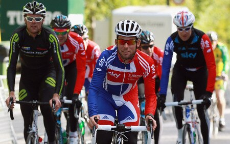 COPENHAGEN, DENMARK - SEPTEMBER 22:  Mark Cavendish of Great Britain leads team mate Bradley Wiggins (r) up the finishing straight of the UCI Road World Championships course on September 22, 2011 in Copenhagen, Denmark.  <br /><br /><span class="help">(Photo by Bryn Lennon/Getty Images)</span>