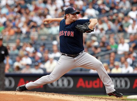 NEW YORK, NY - SEPTEMBER 25: Matt Albers #32 of the Boston Red Sox pitches against the New York Yankees on September 25, 2011 at Yankee Stadium in the Bronx borough of New York City.  <br /><br /><span class="help">(Photo by Nick Laham/Getty Images)</span>