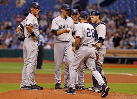 ST. PETERSBURG, FL - SEPTEMBER 26:  Manager Joe Girardi #28 of the New York Yankees changes removes pitcher Hector Noesi #64 during the game against the Tampa Bay Rays at Tropicana Field on September 26, 2011 in St. Petersburg, Florida.  <br /><br /><span class="help">(Photo by J. Meric/Getty Images)</span>