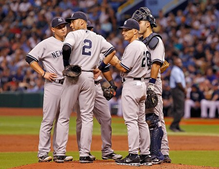 ST. PETERSBURG, FL - SEPTEMBER 28:  Manager Joe Girardi #28 of the New York Yankees makes a pitching change against the Tampa Bay Rays during the game at Tropicana Field on September 28, 2011 in St. Petersburg, Florida.  <br /><br /><span class="help">(Photo by J. Meric/Getty Images)</span>
