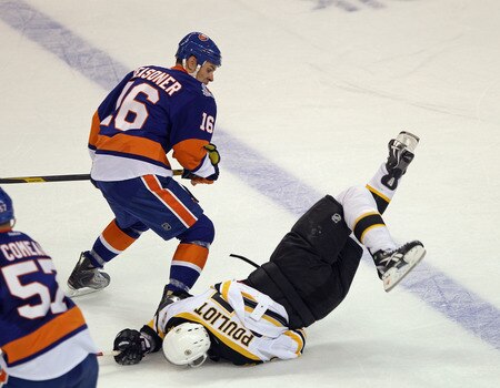 BRIDGEPORT, CT - OCTOBER 01:  Marty Reasoner #16 of the New York Islanders steps into Benoit Pouliot #67 of the Boston Bruins at the Webster Bank Arena on October 1, 2011 in Bridgeport, Connecticut.  <br /><br /><span class="help">(Photo by Bruce Bennett/Getty Images)</span>
