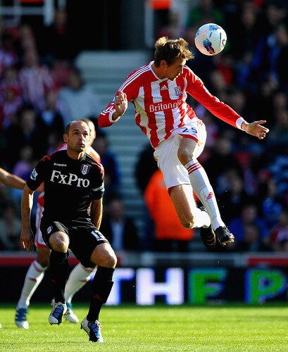 STOKE ON TRENT, ENGLAND - OCTOBER 15: Peter Crouch of Stoke rises for a header in front of Danny Murphy of Fulham during the Barclays Premier League match between Stoke City and Fulham at Britannia Stadium on October 15, 2011 in Stoke on Trent, England.  <br /><br /><span class="help">(Photo by Laurence Griffiths/Getty Images)</span>