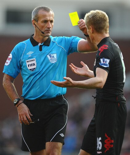 STOKE ON TRENT, ENGLAND - OCTOBER 15:  Damien Duff of Fulham grabs the arm of Referee Martin Atkinson to earn himself a yellow card during the Barclays Premier League match between Stoke City and Fulham at Britannia Stadium on October 15, 2011 in Stoke on Trent, England.  <br /><br /><span class="help">(Photo by Laurence Griffiths/Getty Images)</span>