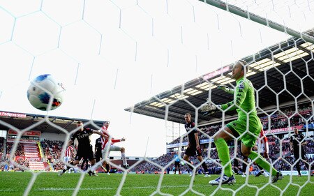 STOKE ON TRENT, ENGLAND - OCTOBER 15: Rory Delap of Stoke City scores the second goal past Mark Schwarzer of Fulham during the Barclays Premier League match between Stoke City and Fulham at Britannia Stadium on October 15, 2011 in Stoke on Trent, England.  <br /><br /><span class="help">(Photo by Laurence Griffiths/Getty Images)</span>
