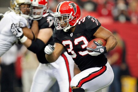 ATLANTA, GA - NOVEMBER 13:  Michael Turner #33 of the Atlanta Falcons runs with the ball against the New Orleans Saints at Georgia Dome on November 13, 2011 in Atlanta, Georgia.  <br /><br /><span class="help">(Photo by Kevin C. Cox/Getty Images)</span>