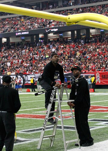 ATLANTA, GA - NOVEMBER 13:  Georgia Dome personel attempt to level the goalpost after Jimmy Graham #80 of the New Orleans Saints dunked a touchdown pass between them against the Atlanta Falcons on November 13, 2011 in Atlanta, Georgia.  <br /><br /><span class="help">(Photo by Kevin C. Cox/Getty Images)</span>