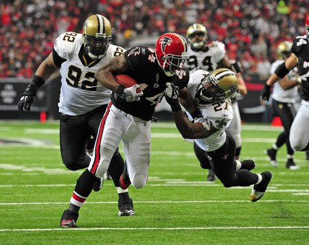 ATLANTA, GA - NOVEMBER 13: Jason Snelling #44 of the Atlanta Falcons scores a 3rd period touchdown against Malcom Jenkins #27 of the New Orleans Saints at the Georgia Dome on November 13, 2011 in Atlanta, Georgia. <br /><br /><span class="help">(Photo by Scott Cunningham/Getty Images)</span>