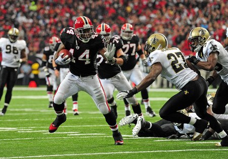 ATLANTA, GA - NOVEMBER 13: Jason Snelling #44 of the Atlanta Falcons scores a 3rd period touchdown against the New Orleans Saints at the Georgia Dome on November 13, 2011 in Atlanta, Georgia. <br /><br /><span class="help">(Photo by Scott Cunningham/Getty Images)</span>