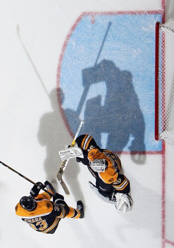 UNIONDALE, NY - NOVEMBER 19:  Tim Thomas #30 and Zdeno Chara #33 of the Boston Bruins defend the net during their 6-0 shut out against the New York Islanders at the Nassau Veterans Memorial Coliseum on November 19, 2011 in Uniondale, New York.  <br /><br /><span class="help">(Photo by Bruce Bennett/Getty Images)</span>