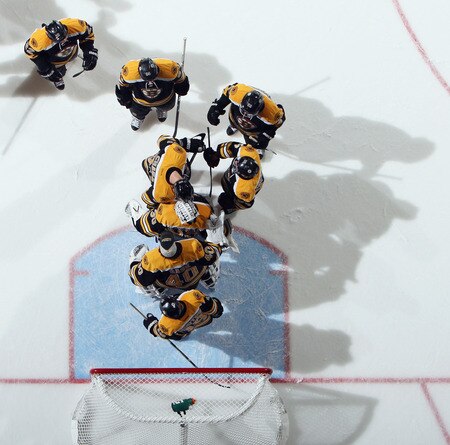 UNIONDALE, NY - NOVEMBER 19: Players line up to congratulate Tim Thomas #30 of the Boston Bruins folowing his 6-0 shut out against the New York Islanders at the Nassau Veterans Memorial Coliseum on November 19, 2011 in Uniondale, New York.  <br /><br /><span class="help">(Photo by Bruce Bennett/Getty Images)</span>
