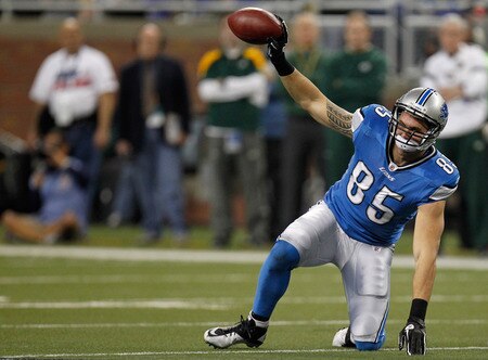DETROIT, MI - NOVEMBER 24:  Tight end Tony Scheffler #85 of the Detroit Lions reacts after making a first down catch in the first quarter against the Green Bay Packers during the Thanksgiving Day game at Ford Field on November 24, 2011 in Detroit, Michigan.  <br /><br /><span class="help">(Photo by Gregory Shamus/Getty Images)</span>