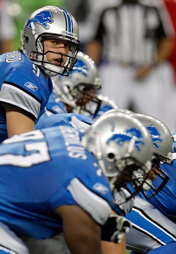 DETROIT, MI - NOVEMBER 24:  Quarterback Matthew Stafford #9 of the Detroit Lions under center in the first quarter against the Green Bay Packers during the Thanksgiving Day game at Ford Field on November 24, 2011 in Detroit, Michigan.  <br /><br /><span class="help">(Photo by Gregory Shamus/Getty Images)</span>