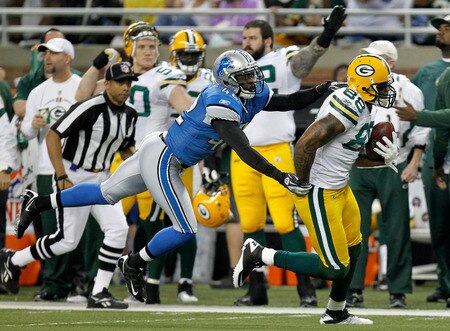 DETROIT, MI - NOVEMBER 24:  Tight end Jermichael Finley #88 of the Green Bay Packers runs past Amari Spievey #42 of the Detroit Lions in the second quarter during the Thanksgiving Day game at Ford Field on November 24, 2011 in Detroit, Michigan. The play would be called back for a penalty.  <br /><br /><span class="help">(Photo by Gregory Shamus/Getty Images)</span>