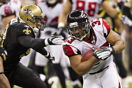 NEW ORLEANS, LA - DECEMBER 26:  Michael Turner #33 of the Atlanta Falcons runs the ball against the New Orleans Saints at Mercedes-Benz Superdome on December 26, 2011 in New Orleans, Louisiana.  The Saints defeated the Falcons 45-16.  <br /><br /><span class="help">(Photo by Wesley Hitt/Getty Images)</span>
