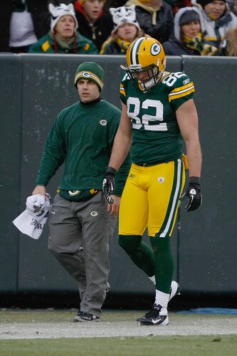 GREEN BAY, WI - JANUARY 1: Ryan Taylor #82 of the Green Bay Packers walks to the locker room after an injury during the game against the Detroit Lions at Lambeau Field on January 1, 2012 in Green Bay, Wisconsin. <br /><br /><span class="help">(Photo by Scott Boehm/Getty Images)</span>