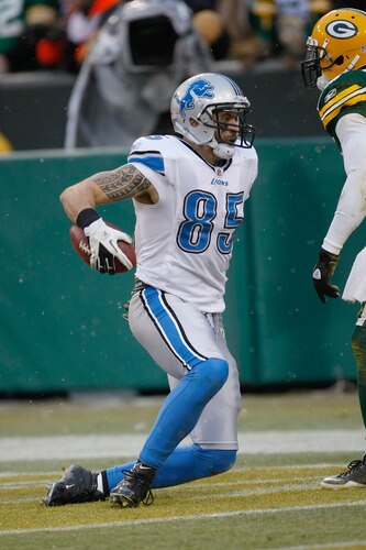 GREEN BAY, WI - JANUARY 1: Tony Scheffler #85 of the Detroit Lions catches the football in the end zone for a touchdown during the game against the Green Bay Packers at Lambeau Field on January 1, 2012 in Green Bay, Wisconsin. The Packers defeated the Lions 45-41. <br /><br /><span class="help">(Photo by Scott Boehm/Getty Images)</span>